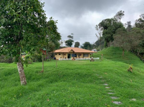 Molinos de Viento, cabaña bosques y verdes montañas, a 90 minutos de Bogota